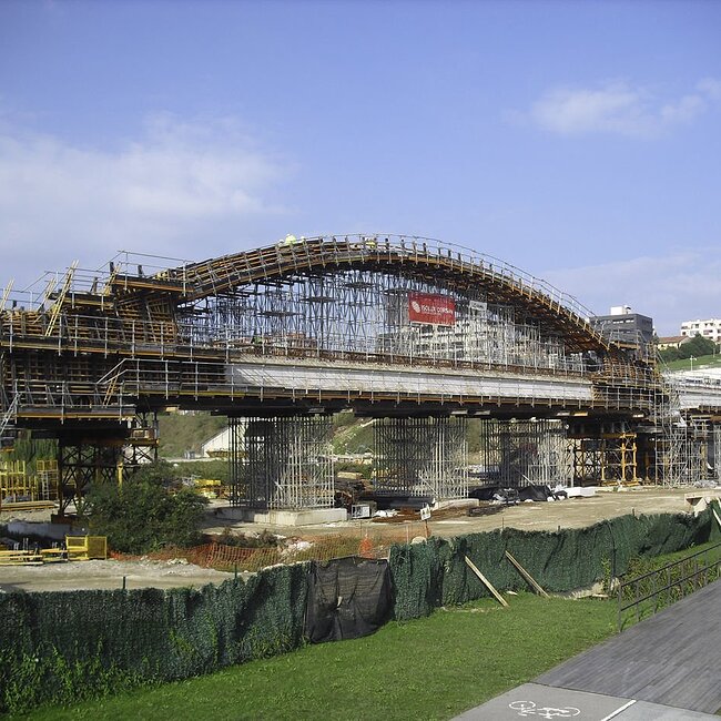 Trabajos de construcción del puente de Las Llamas