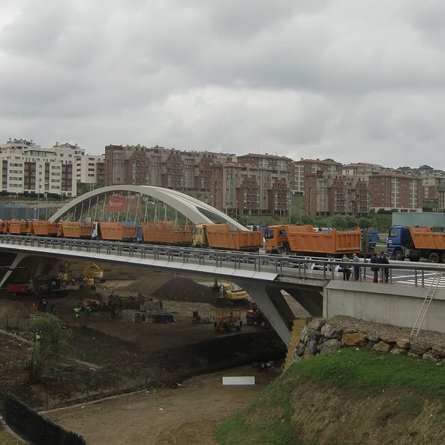 Prueba de carga realizada durante la construcción del puente de Las Llamas