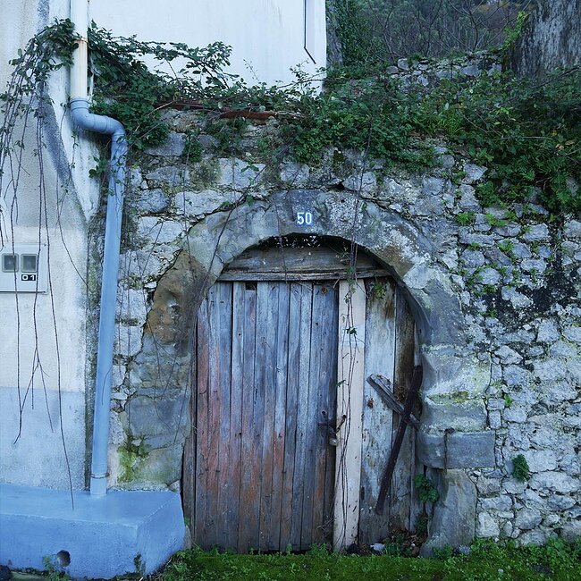 Puerta principal del antiguo Hospital de Peregrinos de la Vera Cruz